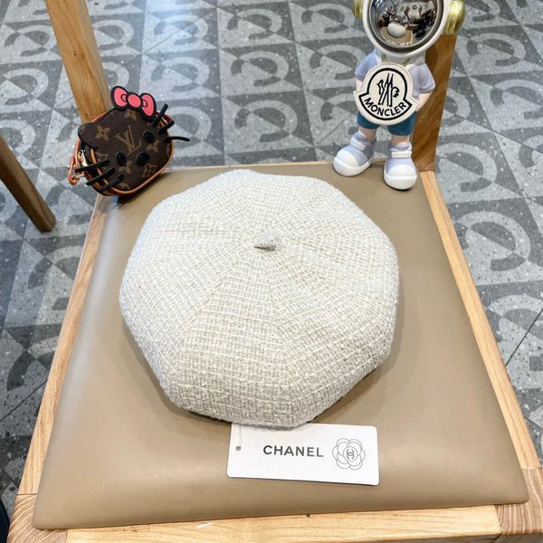 CAPPELLO BASCO IN TWEED DI LANA BIANCA 430010