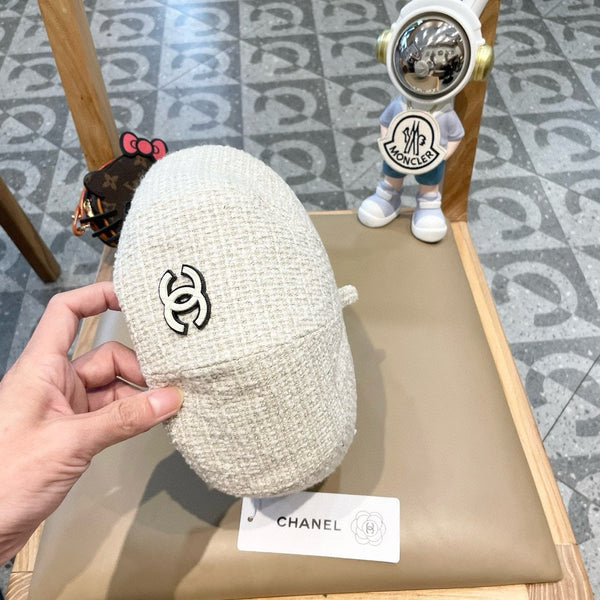 CAPPELLO BASCO IN TWEED DI LANA BIANCA 430010