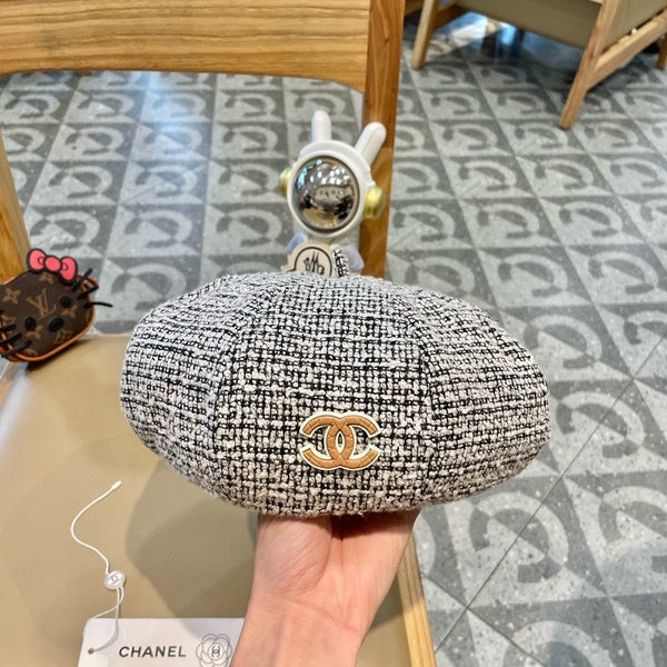 CAPPELLO BASCO IN TWEED DI LANA BIANCO E NERO 430011