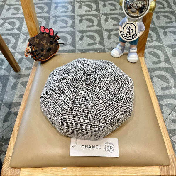 CAPPELLO BASCO IN TWEED DI LANA BIANCO E NERO 430011