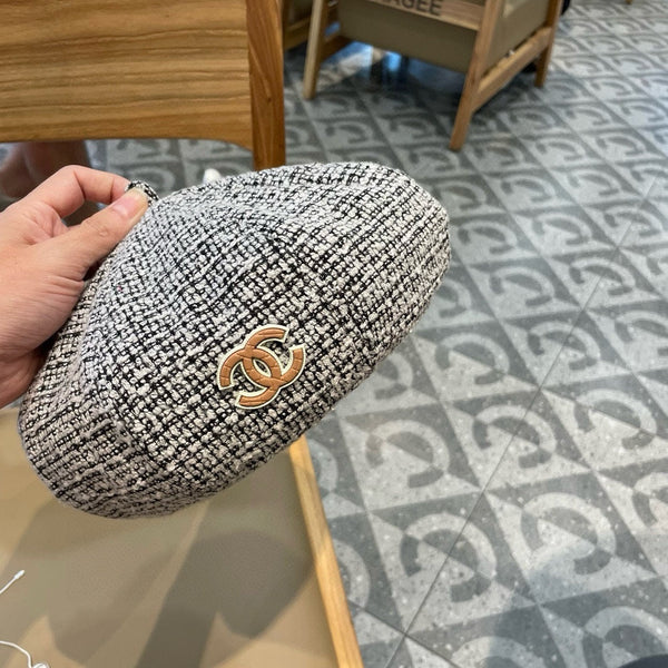 CAPPELLO BASCO IN TWEED DI LANA BIANCO E NERO 430011