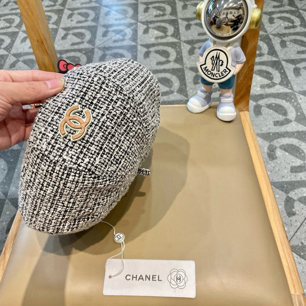 CAPPELLO BASCO IN TWEED DI LANA BIANCO E NERO 430011