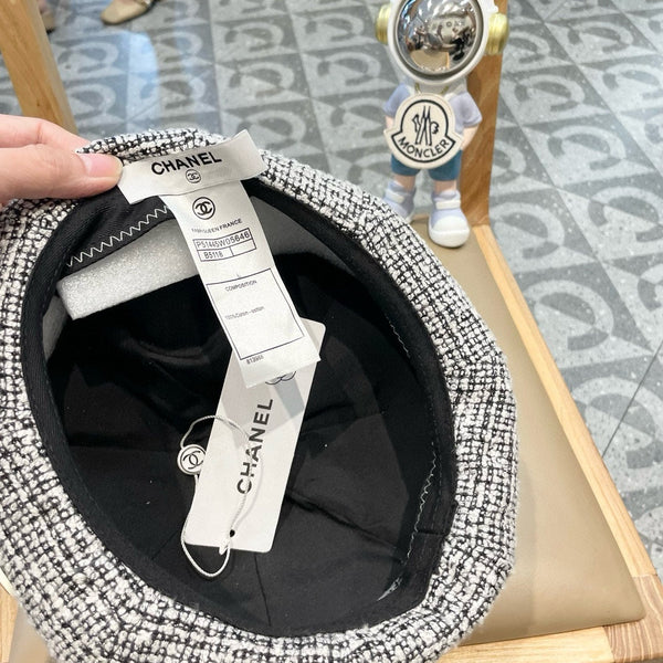 CAPPELLO BASCO IN TWEED DI LANA BIANCO E NERO 430011