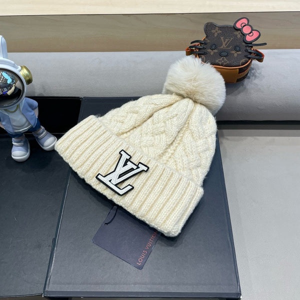 KNITTED BEANIE HAT IN BEIGE WOOL AND LAMB FUR 430045