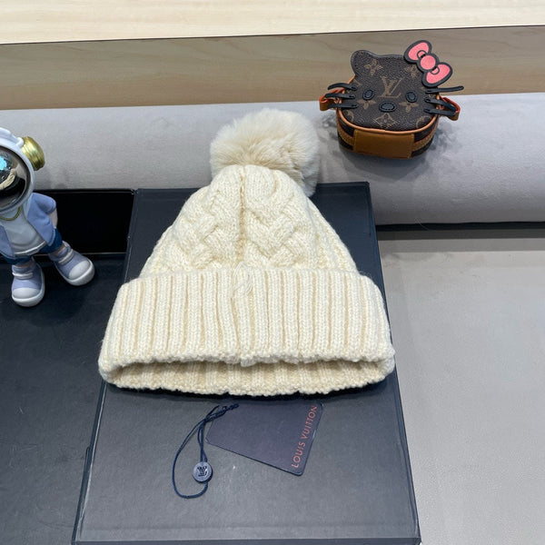 KNITTED BEANIE HAT IN BEIGE WOOL AND LAMB FUR 430045