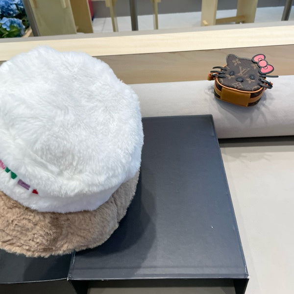 CAPPELLO A SECCHIELLO IN PELLICCIA DI AGNELLO BEIGE CAMMELLO BIANCO 430219