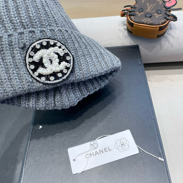 BERRETTO IN MAGLIA DI LANA GRIGIO SQUALO 430243