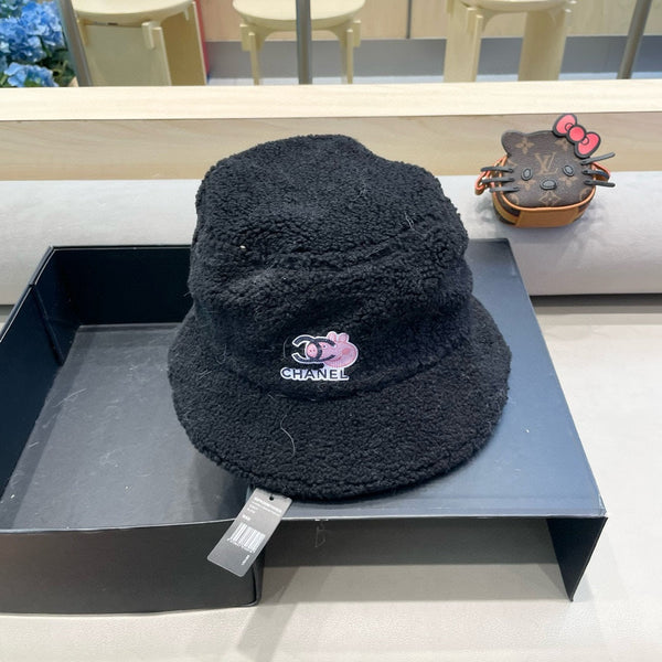 CAPPELLO ALLA PESCATORE IN LANA DI AGNELLO NERA 430248