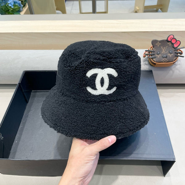 CAPPELLO ALLA PESCATORE IN LANA DI AGNELLO NERA 430248