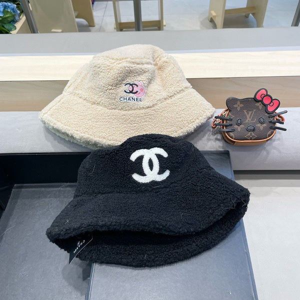 CAPPELLO ALLA PESCATORE IN LANA DI AGNELLO NERA 430248