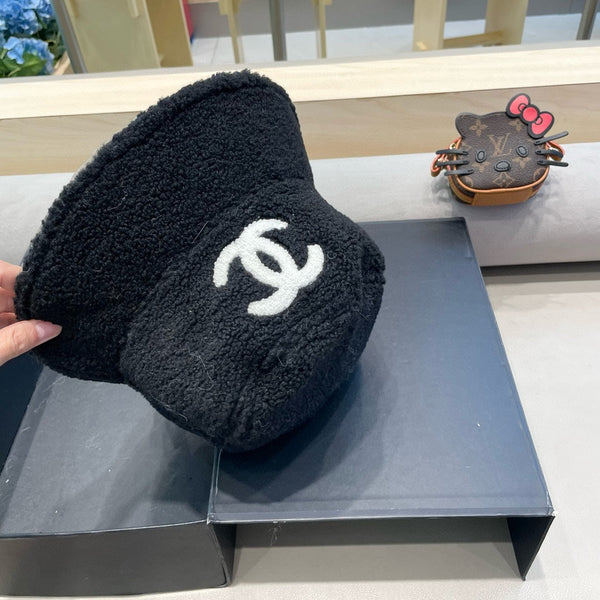 CAPPELLO ALLA PESCATORE IN LANA DI AGNELLO NERA 430248