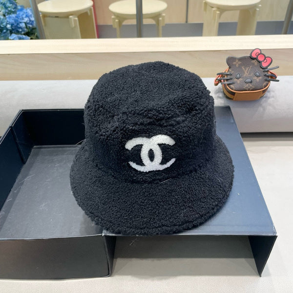 CAPPELLO ALLA PESCATORE IN LANA DI AGNELLO NERA 430248