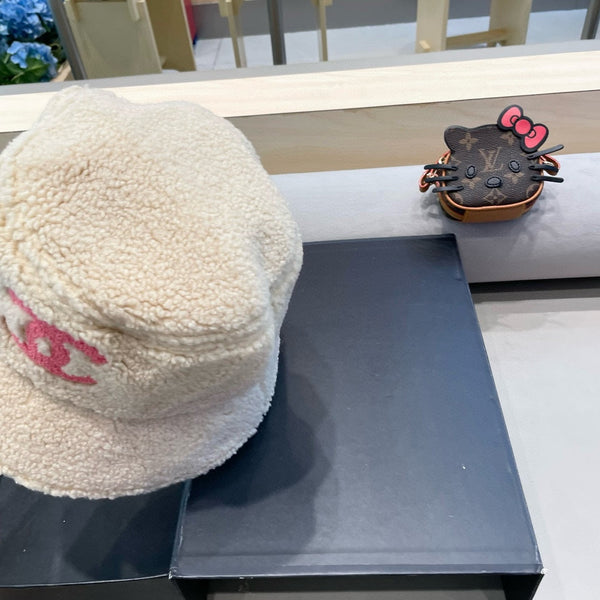 CAPPELLO ALLA PESCATORE IN LANA DI AGNELLO BEIGE 430249