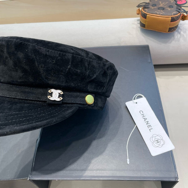 BERRETTO DA GIORNALE IN CAMOSCIO NERO 429937