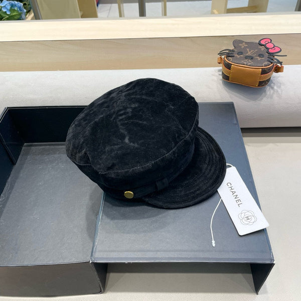 BERRETTO DA GIORNALE IN CAMOSCIO NERO 429937