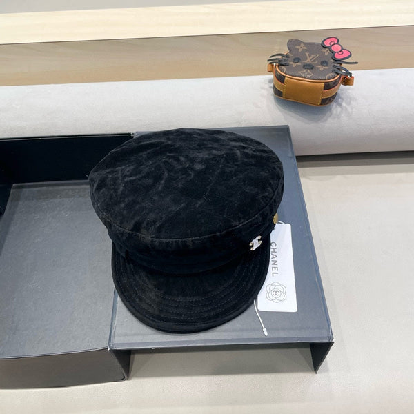 BERRETTO DA GIORNALE IN CAMOSCIO NERO 429937