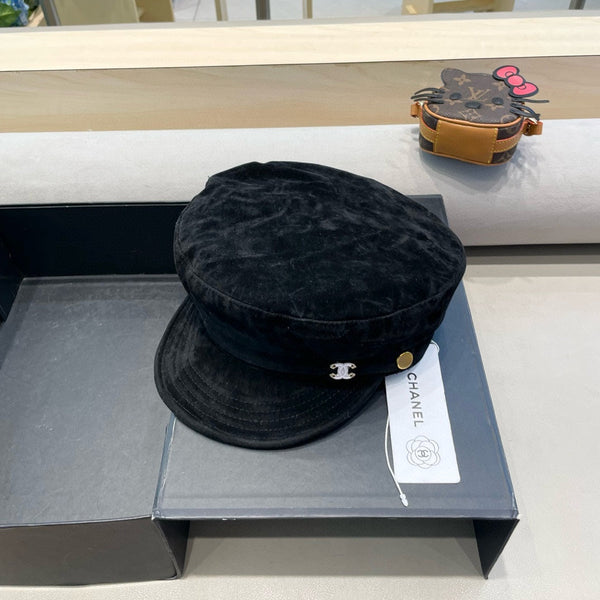 BERRETTO DA GIORNALE IN CAMOSCIO NERO 429937