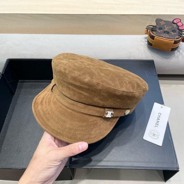 BERRETTO DA GIORNALE IN CAMOSCIO MARRONE SIDRO 429938