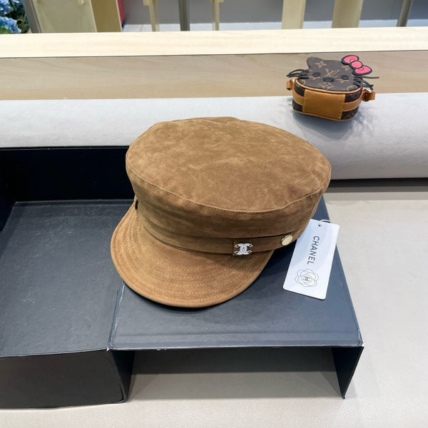 BERRETTO DA GIORNALE IN CAMOSCIO MARRONE SIDRO 429938