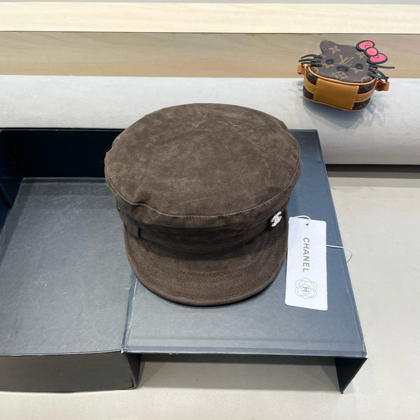 BERRETTO DA GIORNALE IN CAMOSCIO MARRONE NOCE 429939