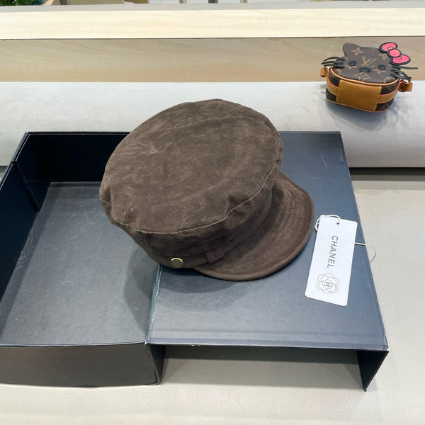 BERRETTO DA GIORNALE IN CAMOSCIO MARRONE NOCE 429939