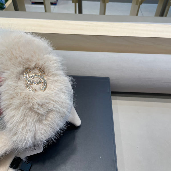 CAPPELLO DA TRAPPER IN CAMOSCIO BIANCO E PELLICCIA DI AGNELLO 429971