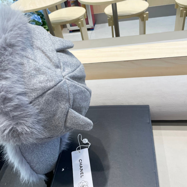 CAPPELLO DA TRAPPER IN CAMOSCIO GRIGIO SQUALO E PELLICCIA DI AGNELLO 429973