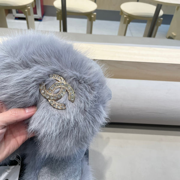 CAPPELLO DA TRAPPER IN CAMOSCIO GRIGIO SQUALO E PELLICCIA DI AGNELLO 429973