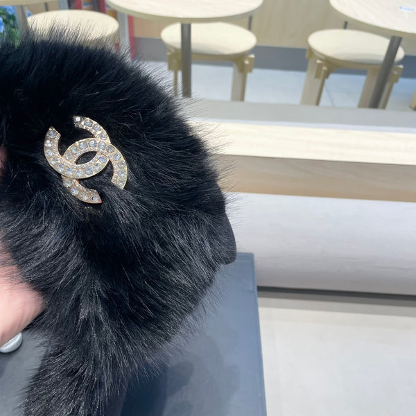 CAPPELLO DA TRAPPER IN CAMOSCIO NERO E PELLICCIA DI AGNELLO 429972