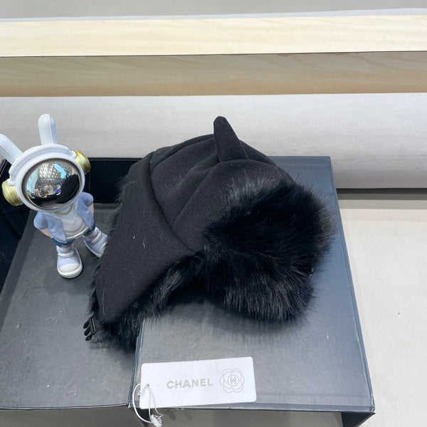 CAPPELLO DA TRAPPER IN CAMOSCIO NERO E PELLICCIA DI AGNELLO 429972