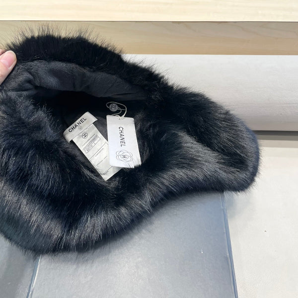 CAPPELLO DA TRAPPER IN CAMOSCIO NERO E PELLICCIA DI AGNELLO 429972