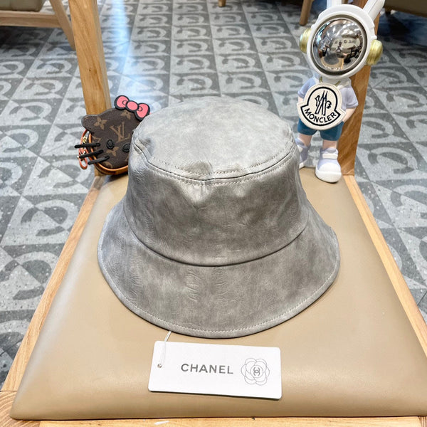 BUCKET HAT IN PASTEL GRAY CALFSKIN 431730