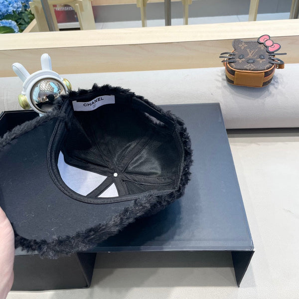 BASEBALL CAP IN BLACK FLEECE 431371