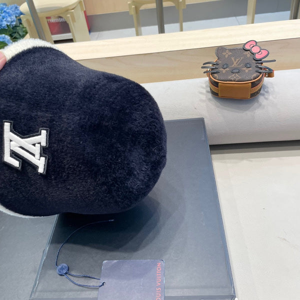 BUCKET HAT IN NAVY BLUE MIX WHITE LAMB FUR 431378