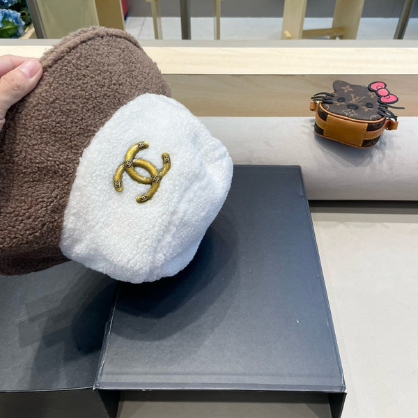 BUCKET HAT IN WHITE MIX MEDIUM BROWN LAMB WOOL 431622