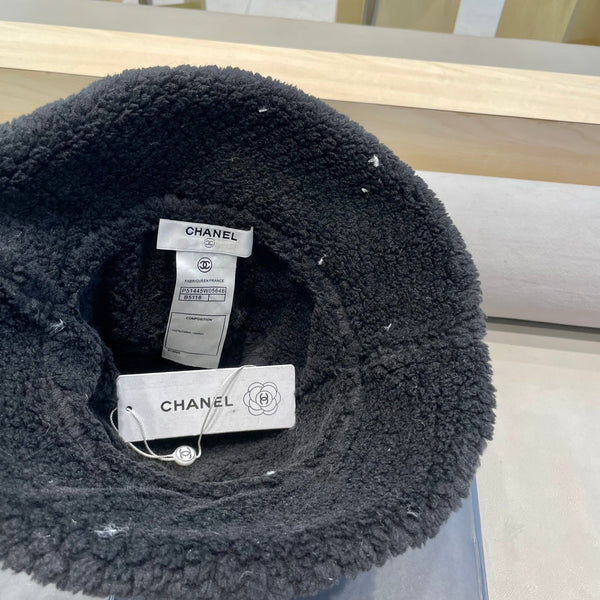 CAPPELLO A SECCHIELLO IN LANA DI AGNELLO NERA E COTONE SPESSO 431683