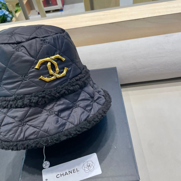 CAPPELLO A SECCHIELLO IN LANA DI AGNELLO NERA E COTONE SPESSO 431683