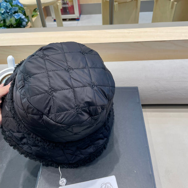 CAPPELLO A SECCHIELLO IN LANA DI AGNELLO NERA E COTONE SPESSO 431683