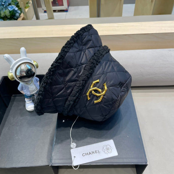 CAPPELLO A SECCHIELLO IN LANA DI AGNELLO NERA E COTONE SPESSO 431683