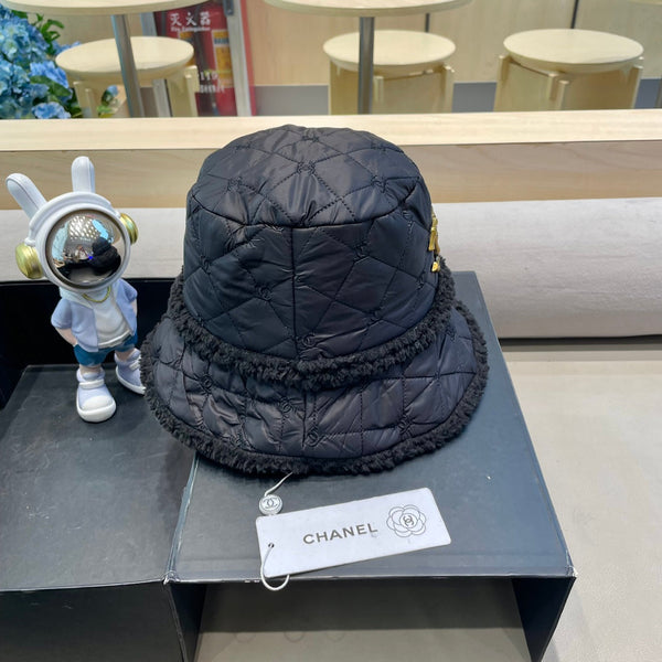 CAPPELLO A SECCHIELLO IN LANA DI AGNELLO NERA E COTONE SPESSO 431683