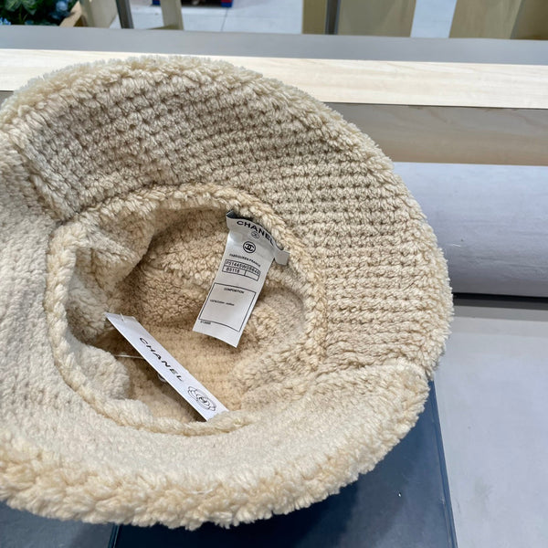 CAPPELLO A SECCHIELLO IN LANA DI AGNELLO MARRONE CAMMELLO E COTONE SPESSO 431684