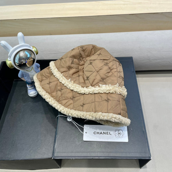 CAPPELLO A SECCHIELLO IN LANA DI AGNELLO MARRONE CAMMELLO E COTONE SPESSO 431684