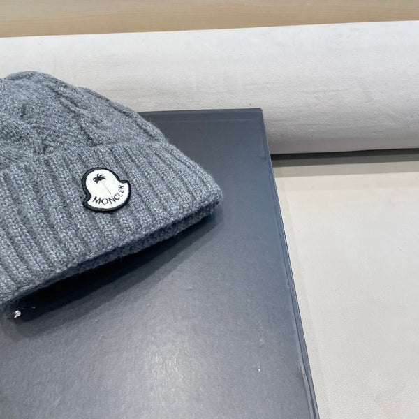 CABLE-KNIT BEANIE HAT IN SHARK GRAY WOOL 438142