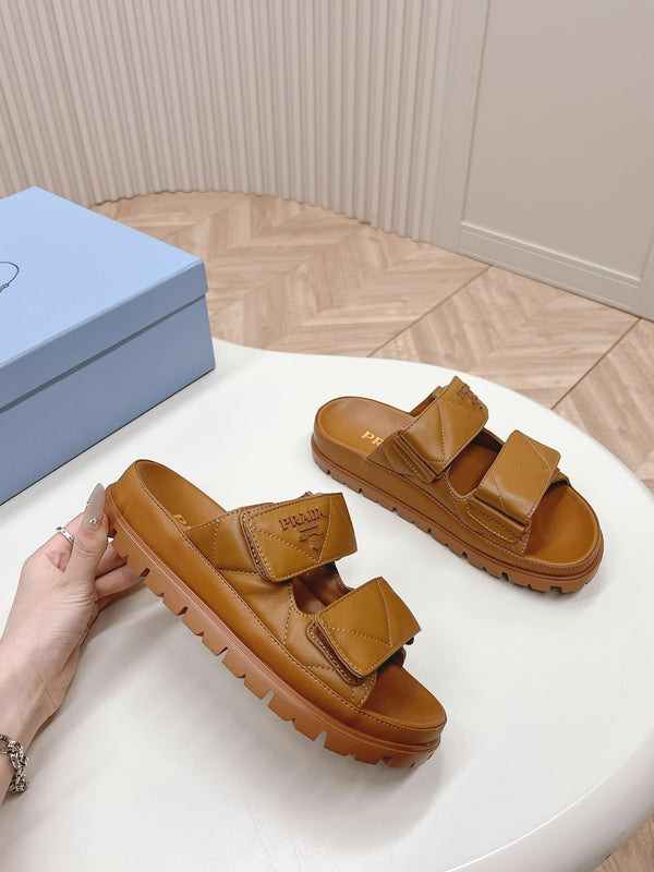 Pra Double Strap Quilted Slide 20 in pelle di vitello color cuoio