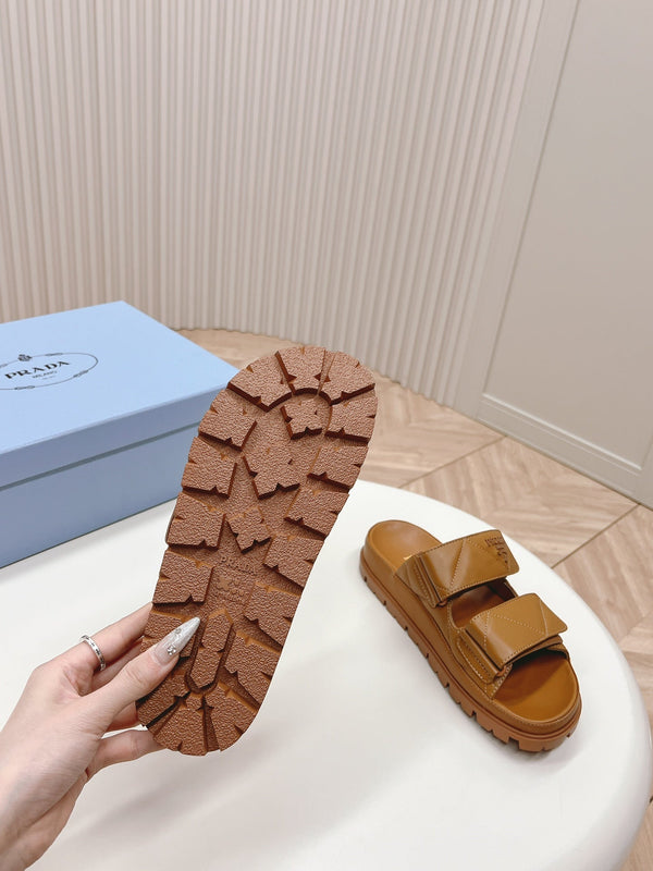 Pra Double Strap Quilted Slide 20 in pelle di vitello color cuoio