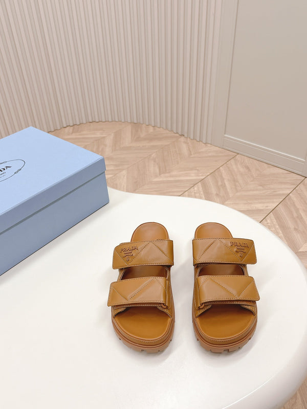 Pra Double Strap Quilted Slide 20 in pelle di vitello color cuoio