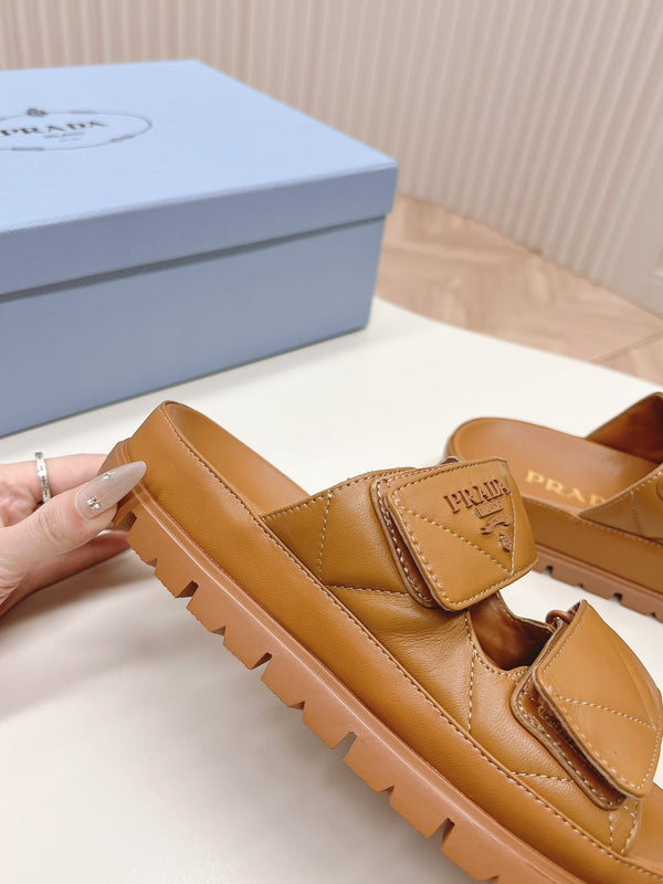 Pra Double Strap Quilted Slide 20 in pelle di vitello color cuoio