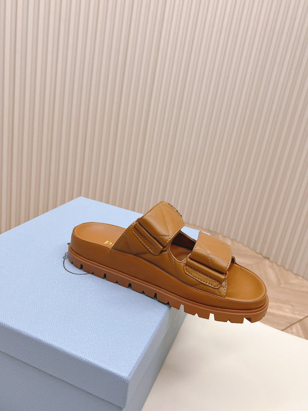 Pra Double Strap Quilted Slide 20 in pelle di vitello color cuoio