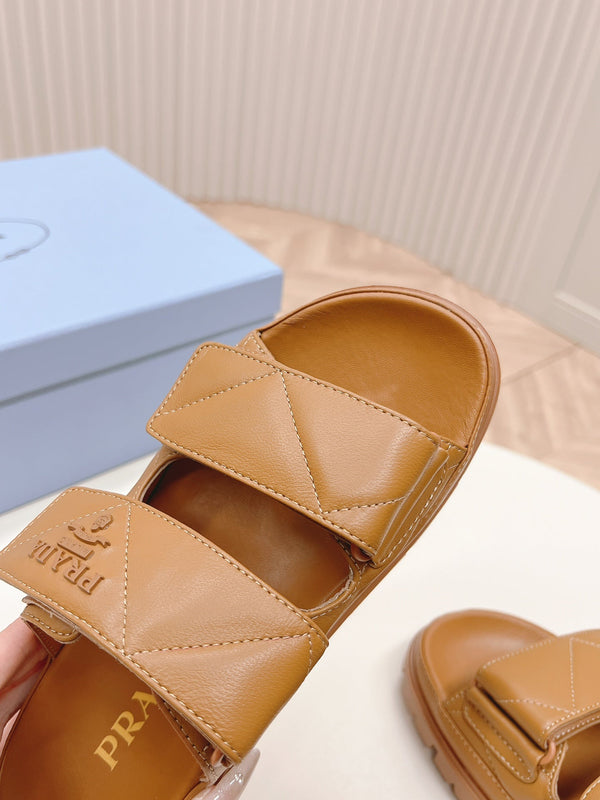 Pra Double Strap Quilted Slide 20 in pelle di vitello color cuoio