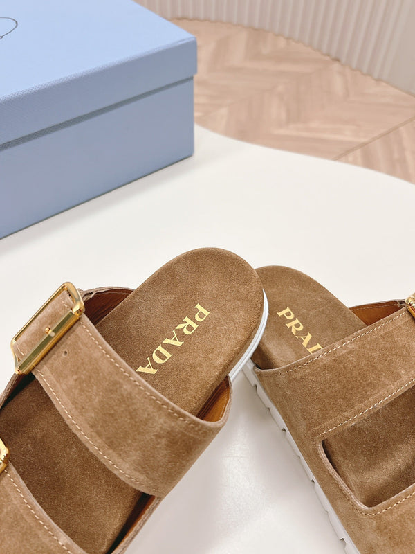 Ciabatte con cinturino a doppia fibbia 20 in pelle scamosciata marrone